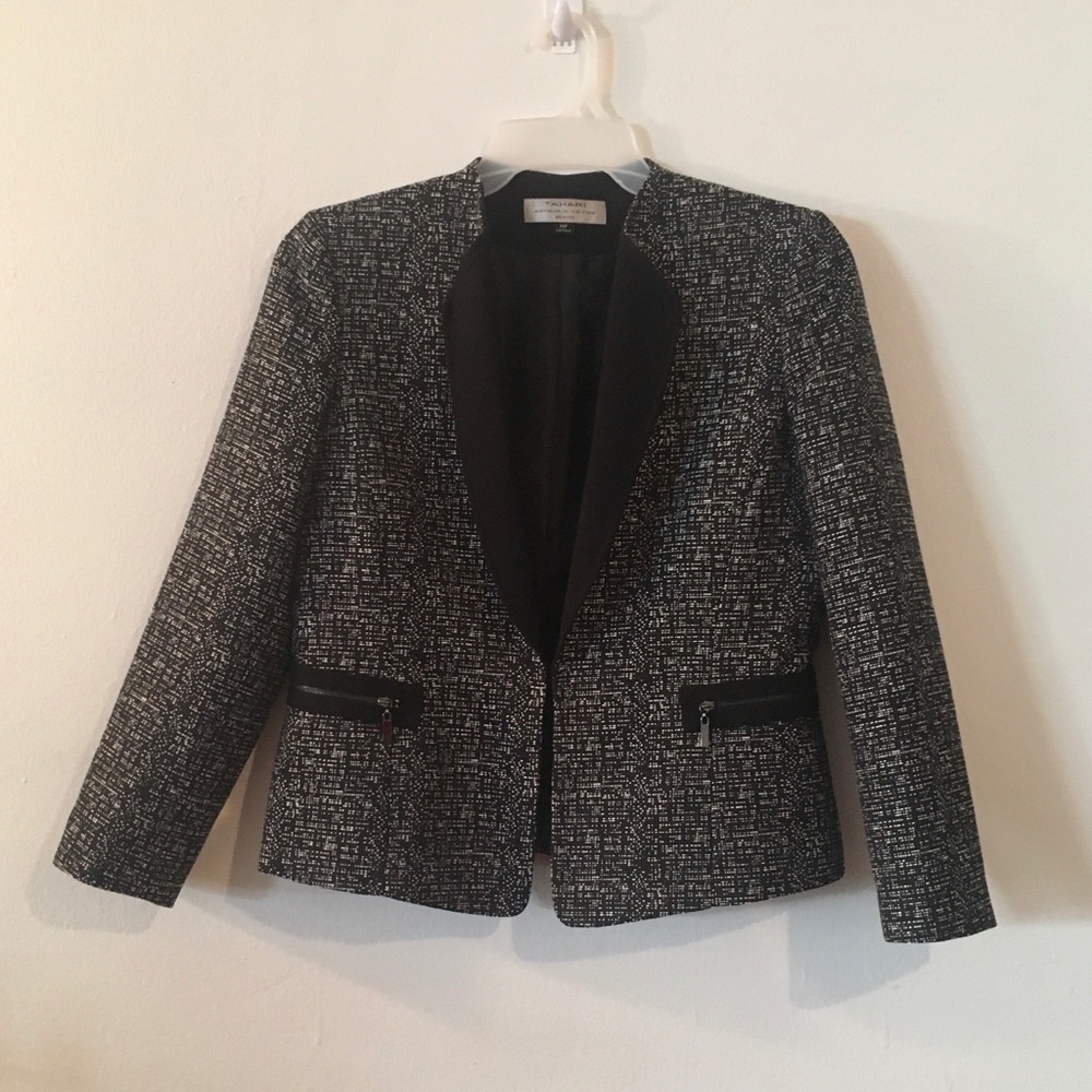 Tahari suit jacket. Sleek look. Like new.